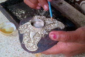 pembuatan-perhiasan-di-desa-celuk
